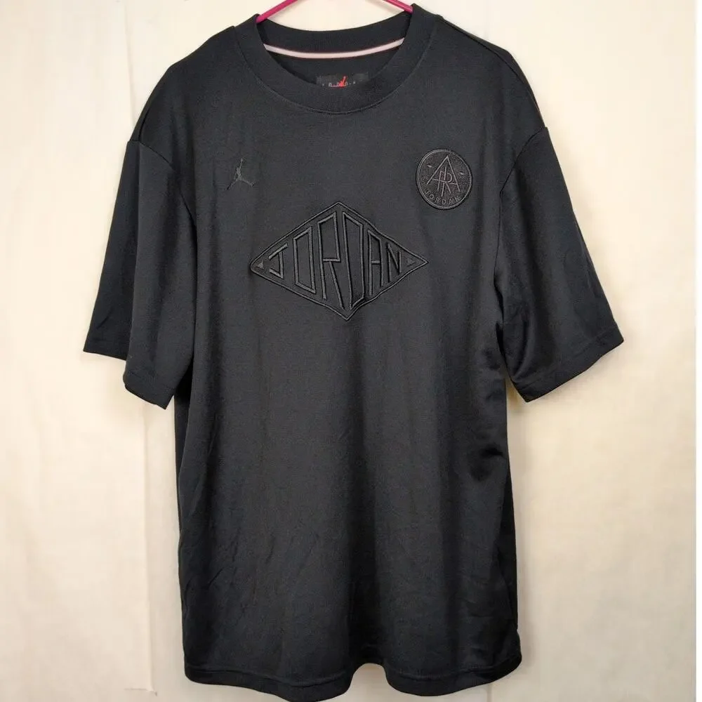 Jordan Essentials black embroidered tshirt Size Large Streetwear Minimal Casual